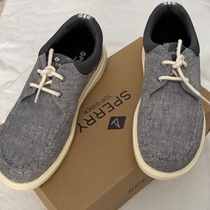 SPERRY- Women’s grey canvas Top-Sider Shoes. NEW in box. Size 9